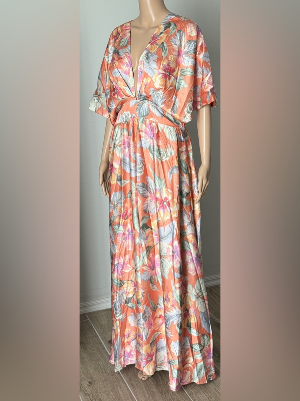 💋NWT showpo sophia plunge neck bat wing sleeve maxi dress in multi floral - Picture 13 of 14